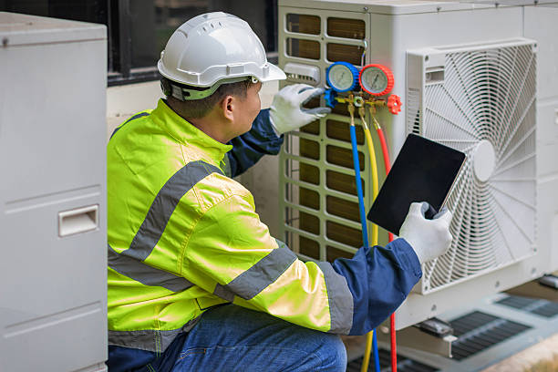 Professional Hvac technician working in Ponce De Leon, FL